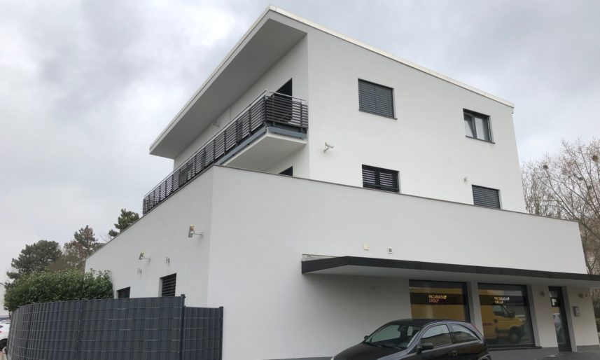 Aufstockung in Modulbauweise in Liederbach am Taunus: Wohnungen über einem sanierten Supermarkt